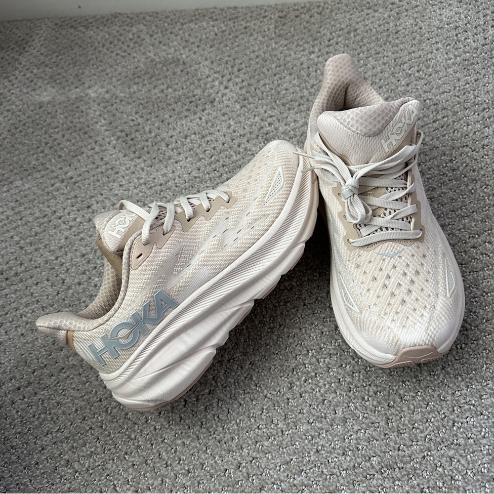 Hoka One One Clifton 9 ‘Shifting Sand’ – Women’s Size 7 - Picture 1 of 5